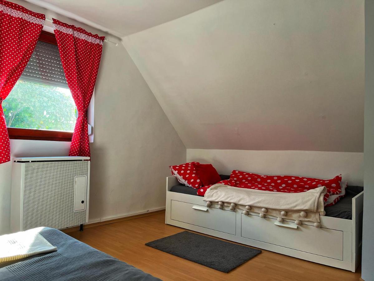 Apartamento Poettyoesotthon Vendeghaz Tiszabábolna Exterior foto